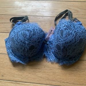 Victoria’s Secret Beautiful Blue Lace Bra Size 32D